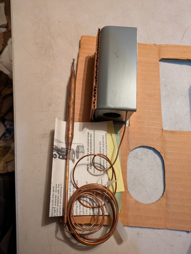 NIB Johnson Controls Fluid Cutout  Temperature Control A19AAB-4C