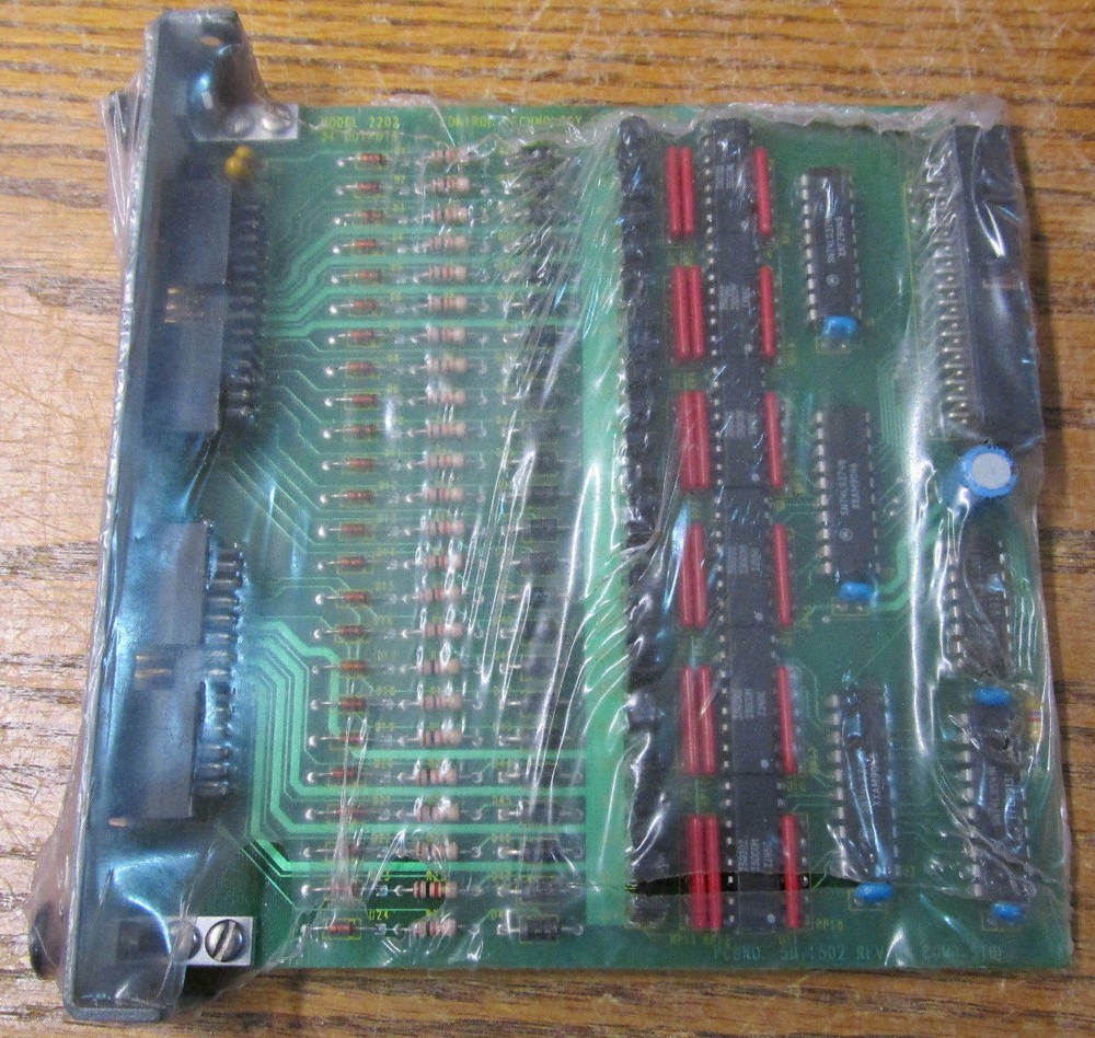 UNUSED NOS Control Technology 2202 Output Module 24 Outputs