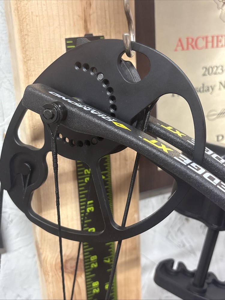 Diamond Archery - Edge XT - Black - LH - Bow Package