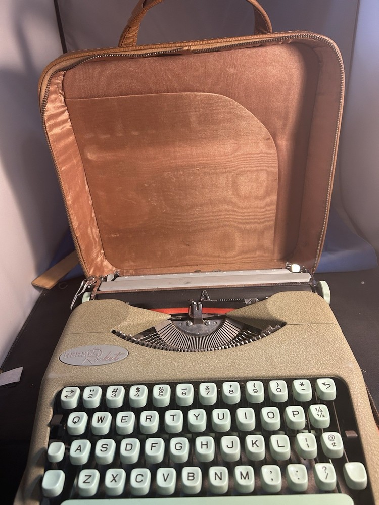 Hermes Rocket typewriter Portable Green