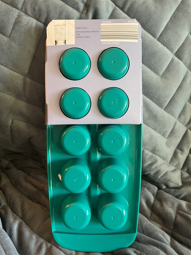 CROFTON ALDI GREEN ROUND ICE CUBE TRAY - NEW BUT READ DESCRIPTION