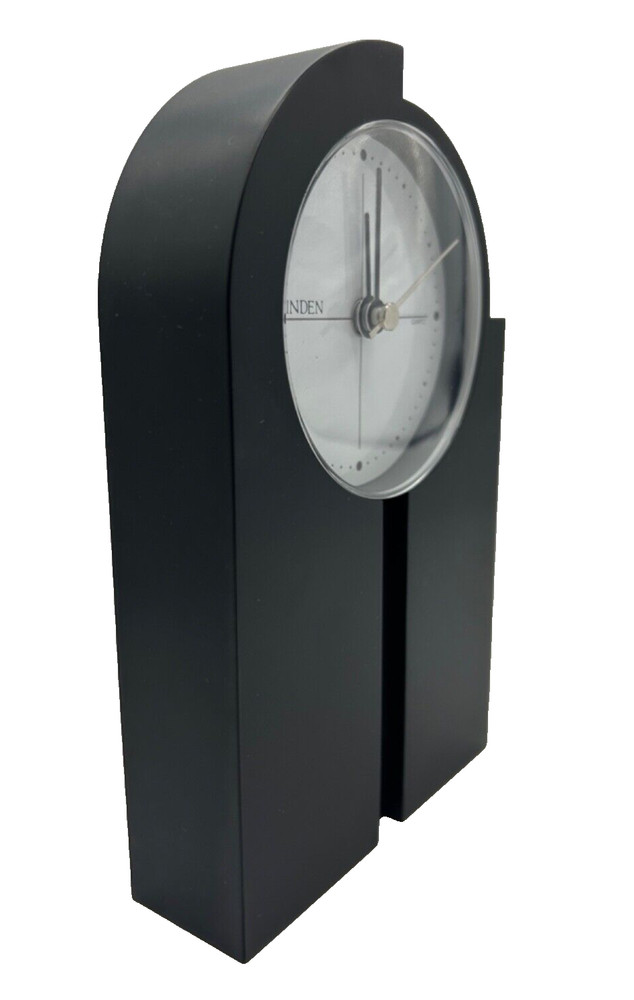 Linden Black Quartz Table Clock – Contemporary Geometric Design