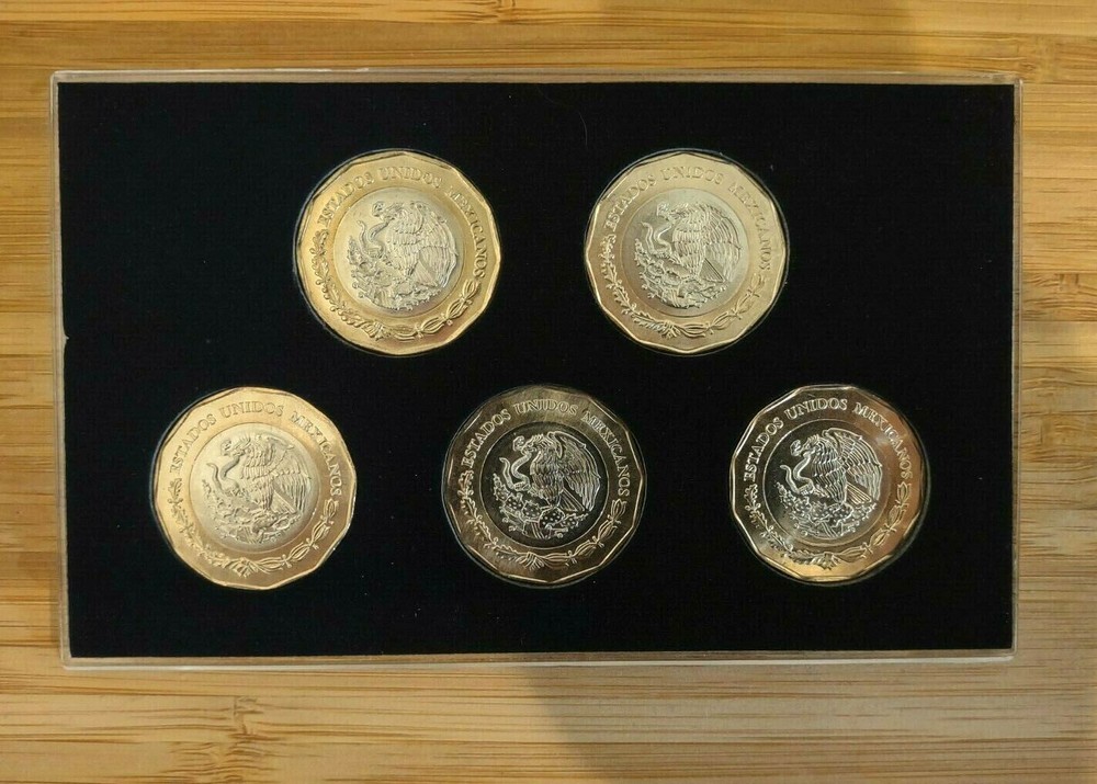ACRYLIC DISPLAY CASE does not include coins