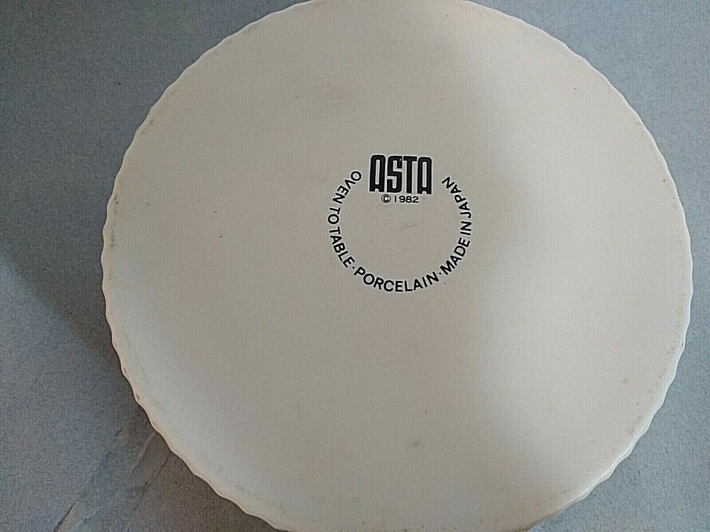 Asta 1982 floral pattern souffle dish