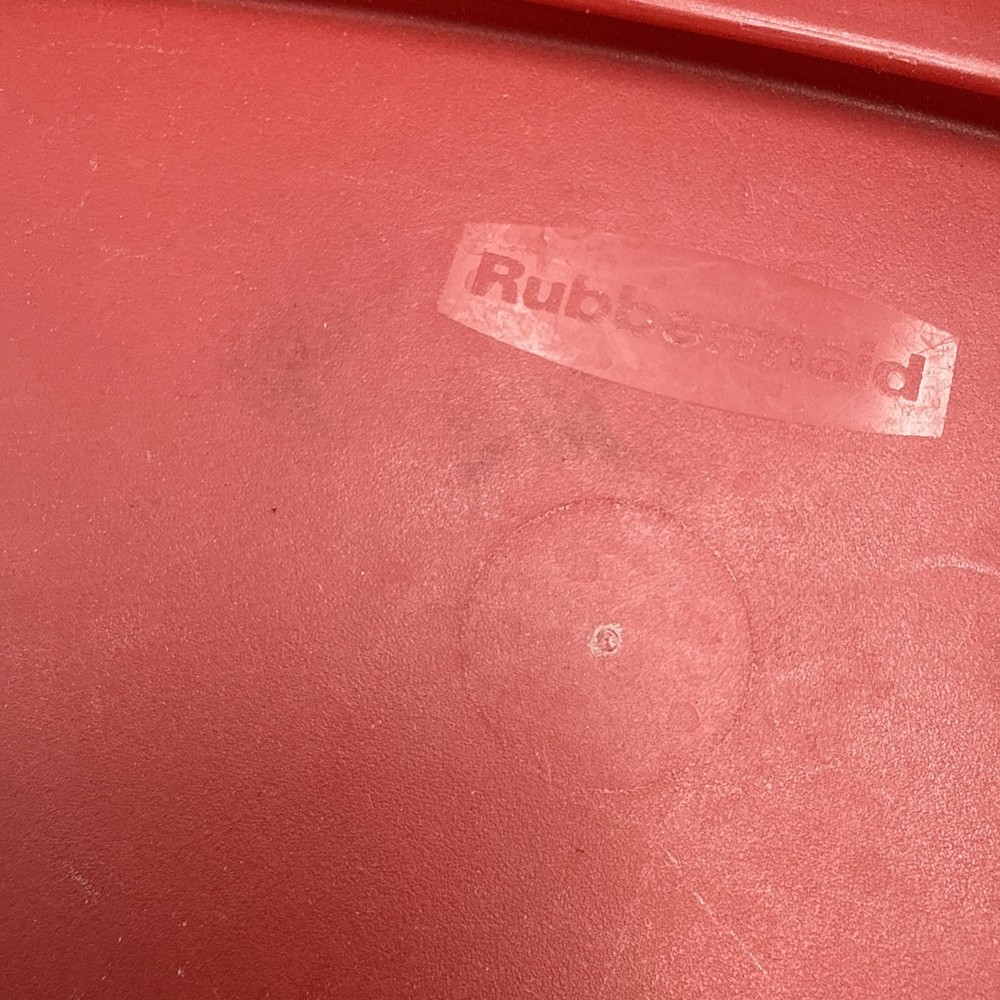 Rubbermaid Easy Find 1Z082 Red Rectangular Replacement Container Lid 10 x 6.75