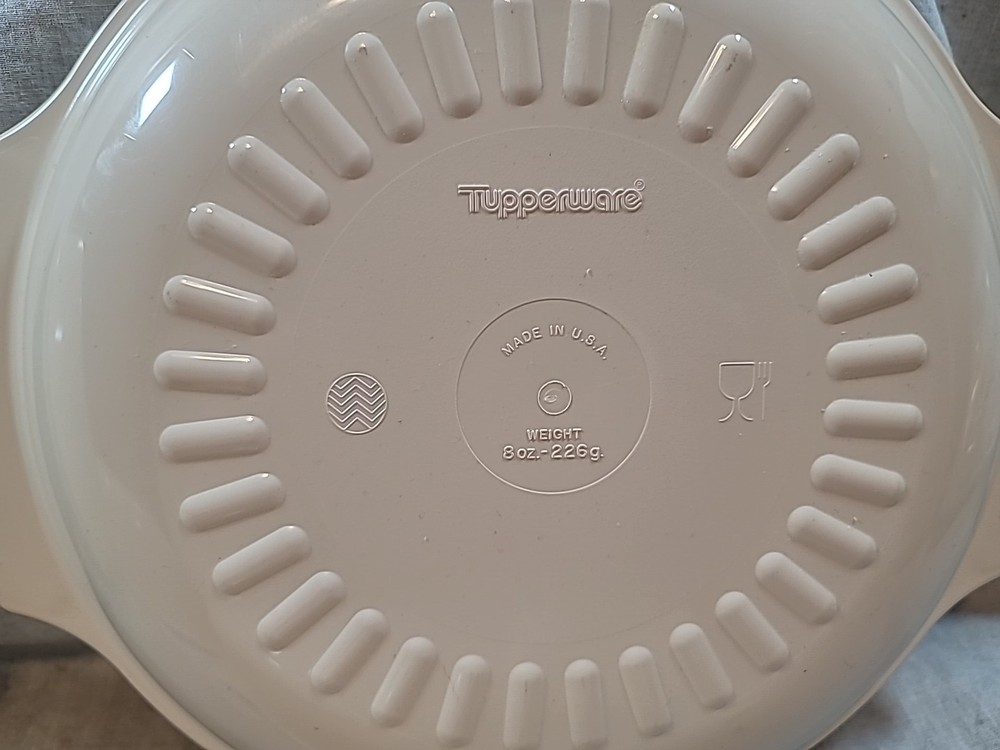 Tupperware Microwave Stack Cooker 4 Piece Set Lid Strainer 3 & 1.75 Quart Almond