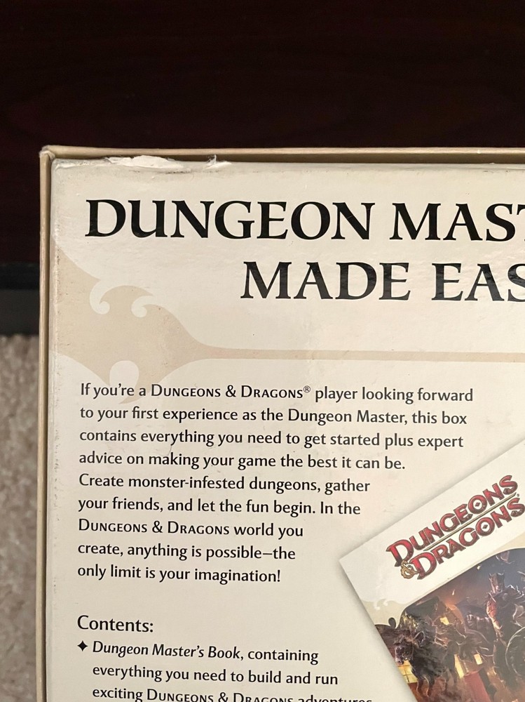 Dungeons & Dragons Essentials Dungeon Master's Kit 2010 Only Missing 1 Token