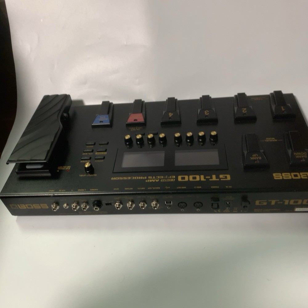 BOSS GT-100 Multi-Effects Guitar Processor – COSM Amp Modeling / USB / Looper