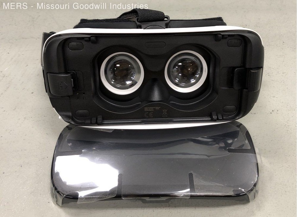 Samsung Gear VR Oculus Virtual Reality Headset