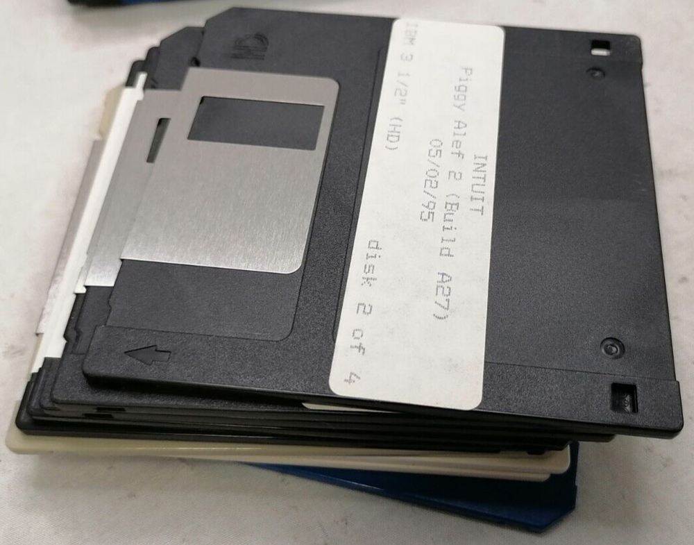 Lot Of 99 Assorted Vintage Floppy Disk Software With Case