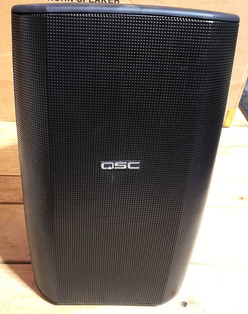 QSC AD-S82H Black 8 ohm 200 watt speaker