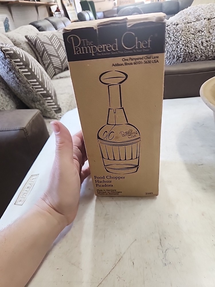 Original Pampered Chef # 2585 Push Function Food Chopper