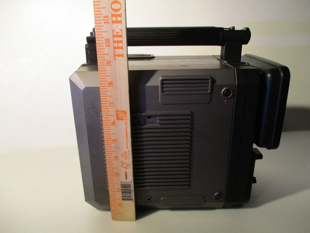 Vintage Panasonic Solid State Portable TV TR-555 1978