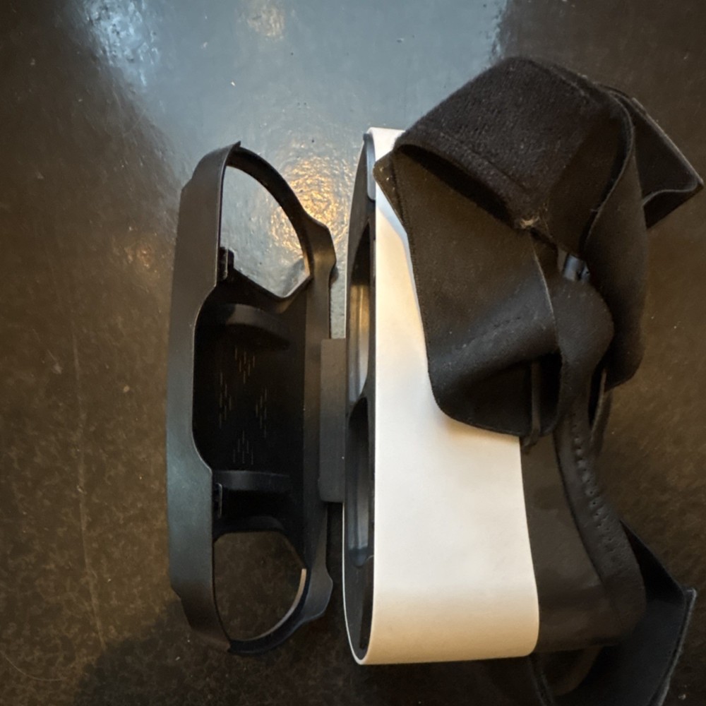 Virtual Reality Smartphone VR Headset Black White Plastic Adjustable Strap