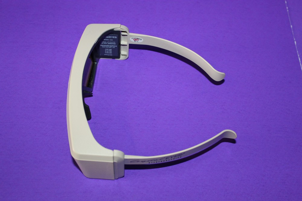 StereoGraphics Crystal Eyes 3D & Transmitter & Stand with COA