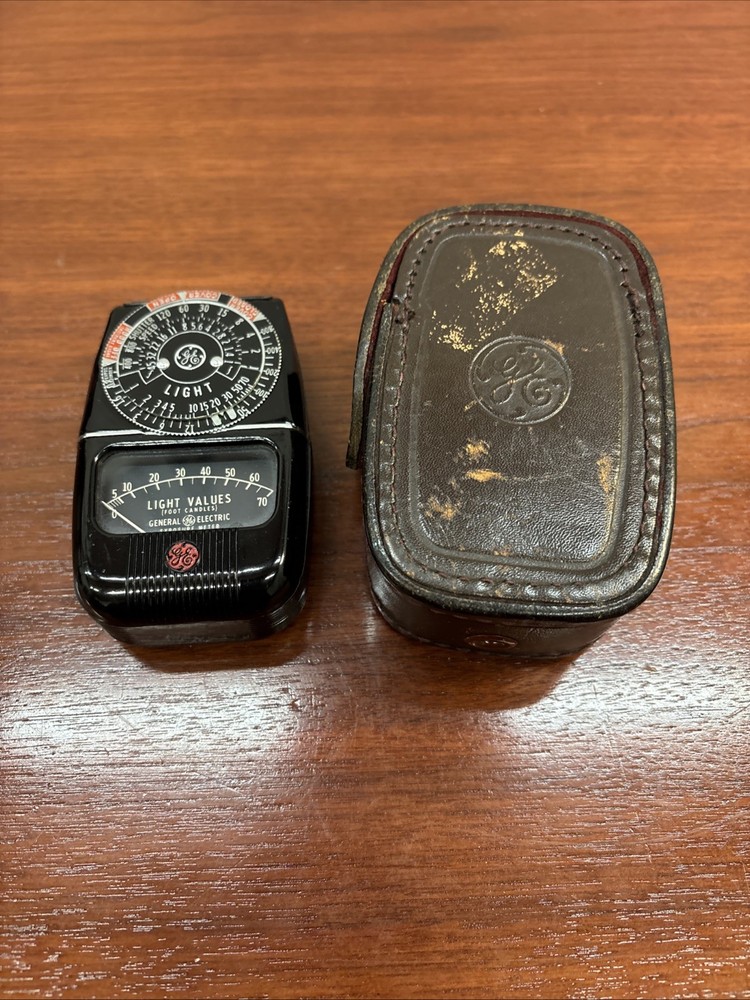 Vintage GE Bakelite Light Meter 8DW48Y4 With Leather Case ***Untested