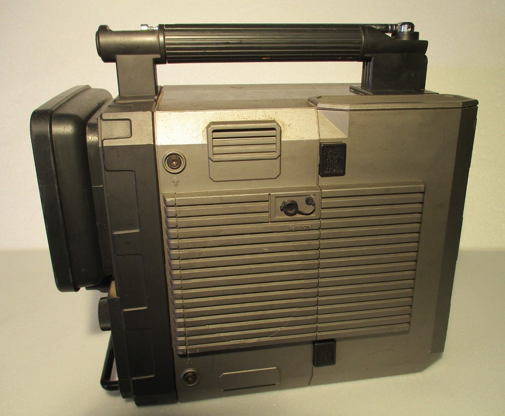 Vintage Panasonic Solid State Portable TV TR-555 1978