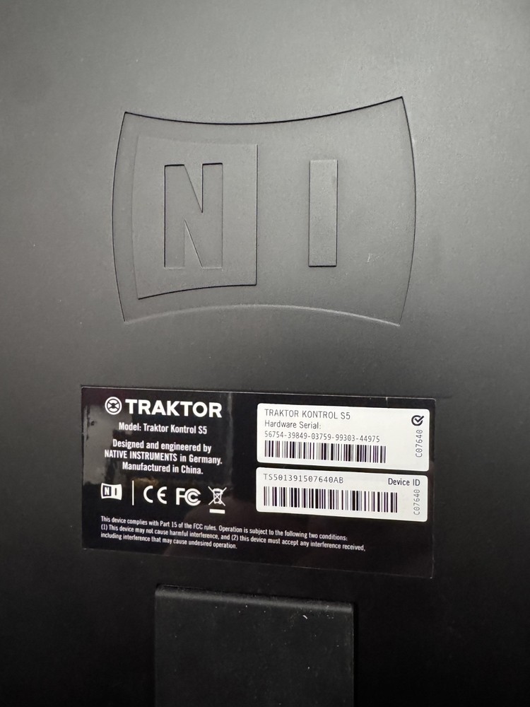 Traktor Kontrol S5 DJ Controller