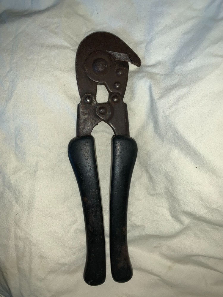 NICE ORIGINAL U.S. WWII USMC / ARMY M1938 BARB WIRE CUTTERS- DATED 1945