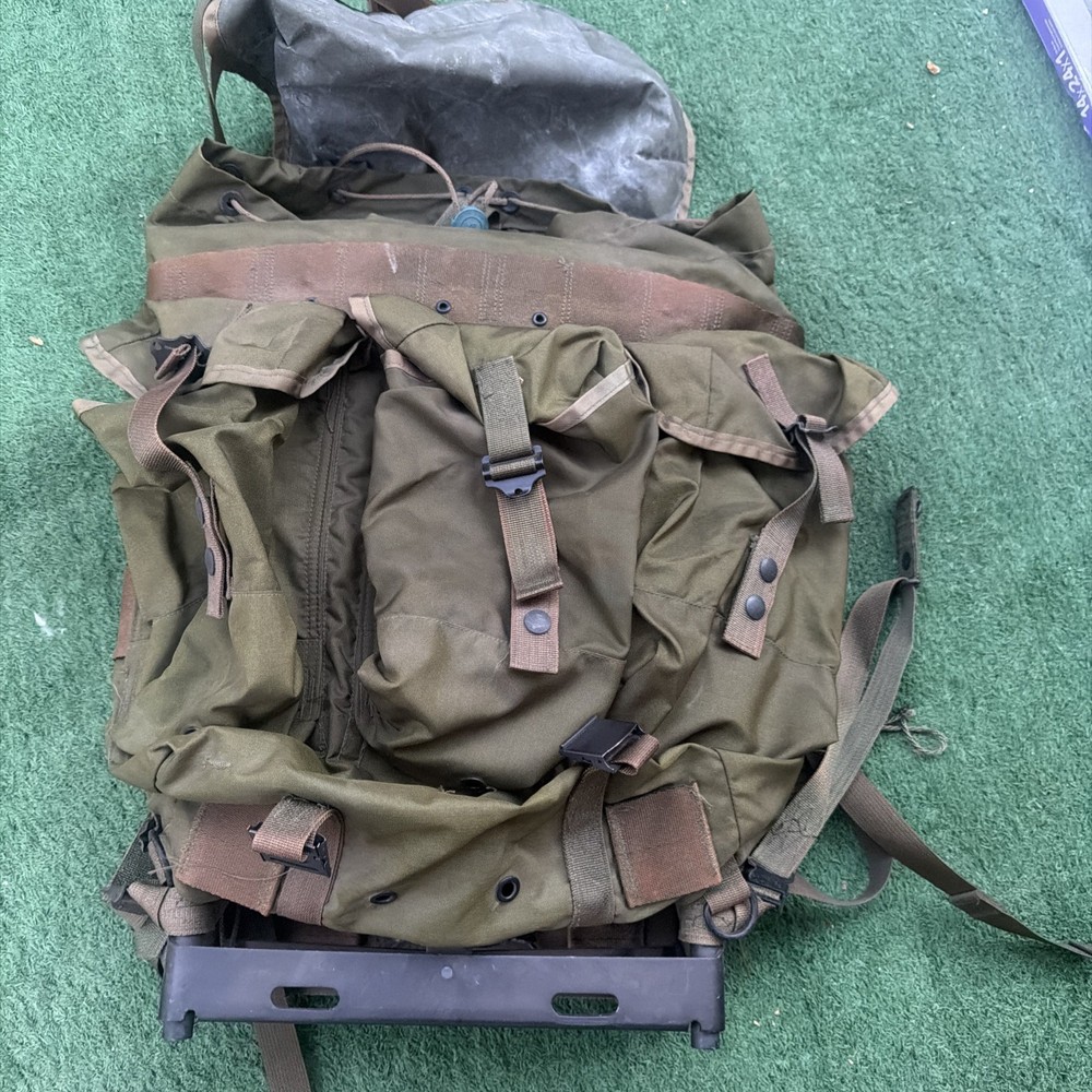 Military Combat Field Pac Lc-1 Medium.