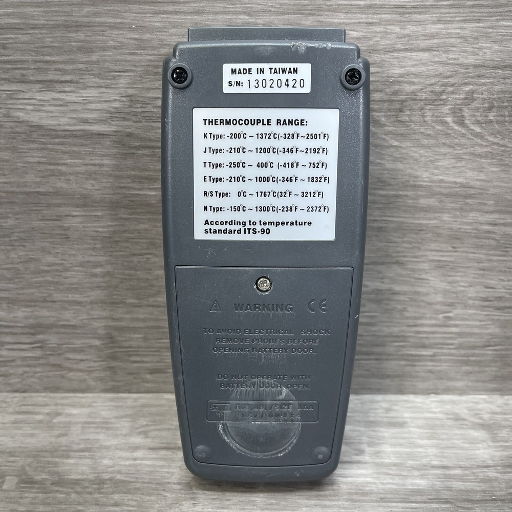 Omega HH127 TC DataLogger Data Logger Thermometer Powers On AS IS Untested