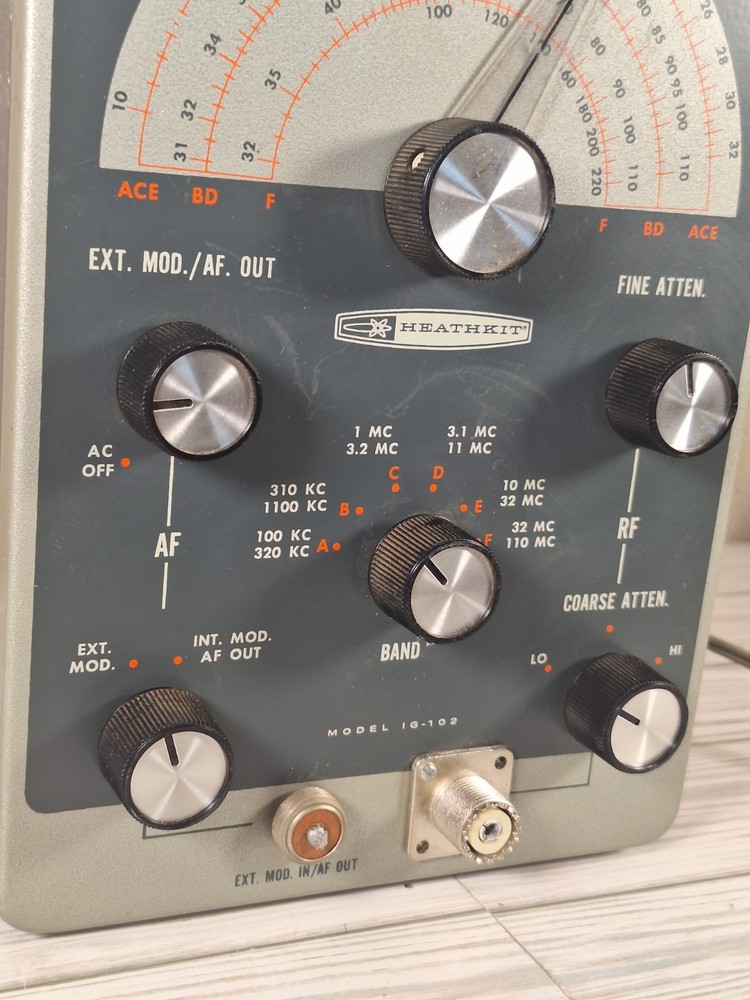 Vintage Heathkit RF Signal Generator Model IG-102 Powers On Untested