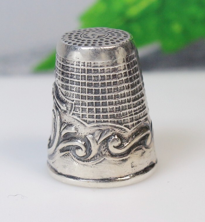 Vintage STERLING SILVER Sewing THIMBLE