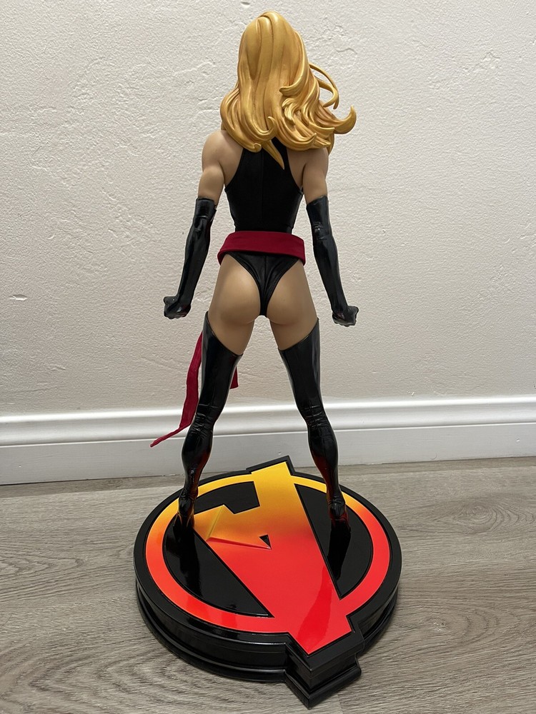 Sideshow Collectibles Exclusive Ms Marvel Premium Format Statue Marvel (READ)