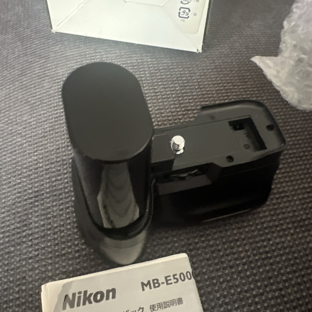 Nikon MB-E5000 Grip for Coolpix 5000