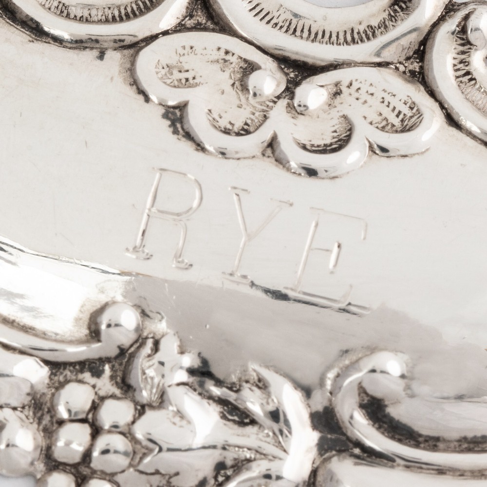 AMERICAN STERLING SILVER BOTTLE TAG SCROLL & GRAPES " RYE " 20THC NO MONOGRAM