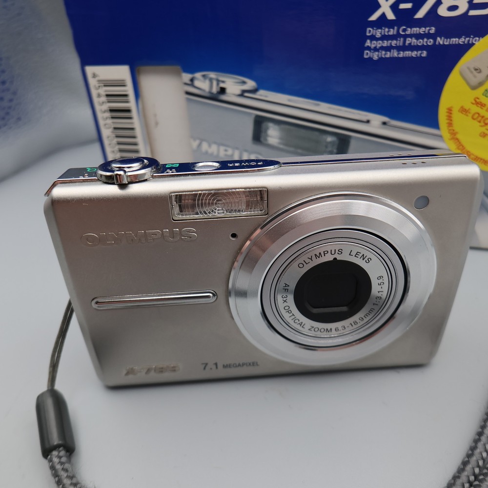 Olympus X-785 Digital Camera 7.1MP Silver Battery Weak With Box