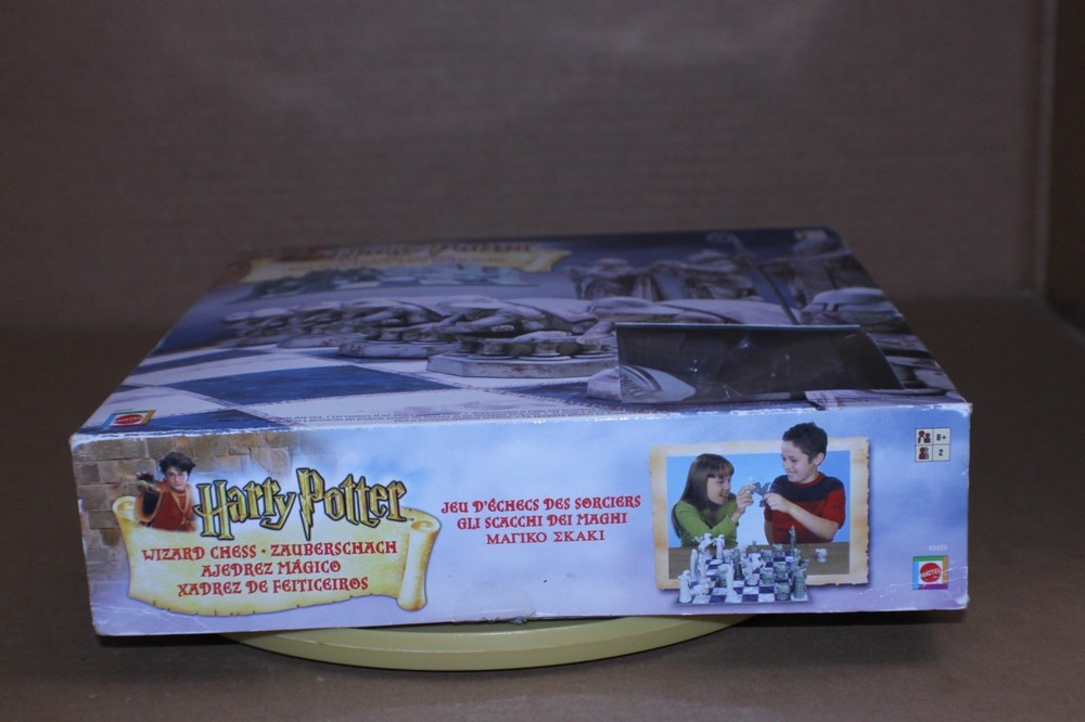 USED / COMPLETE / Harry Potter Wizard Chess Set 2002 Mattel