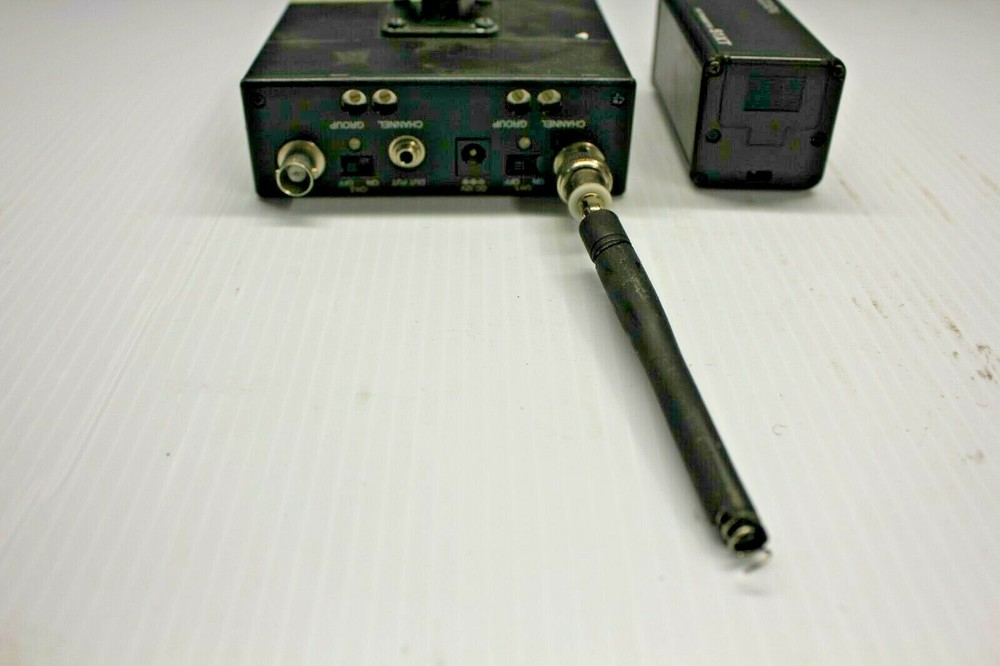 AZDEN 200UPR WIRELESS RECEIVER WITH 51XT UHF TRANSMITTER