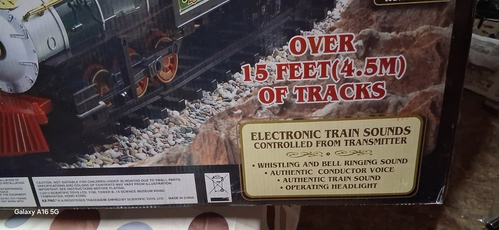 EZTEC Santa Fe Express 40PC Wireless Remote Control "G" Gauge Train Set