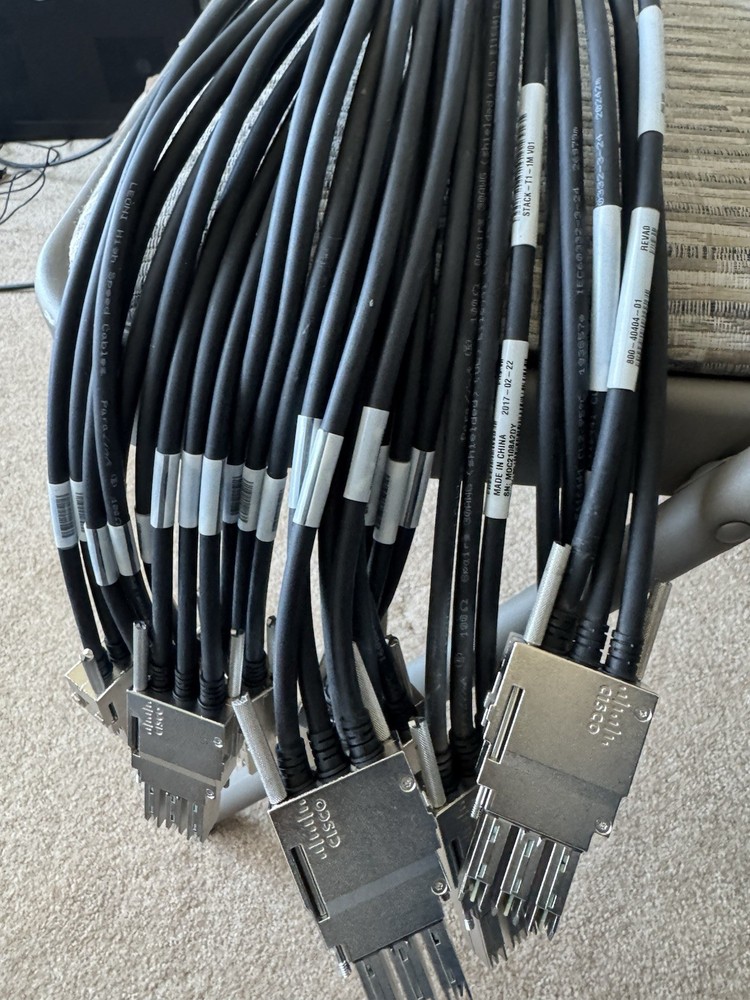 Cisco 9300 Series STACK-T1-1M V01 Stackwise Stacking Cable 1M 800-40404-01 Q.10