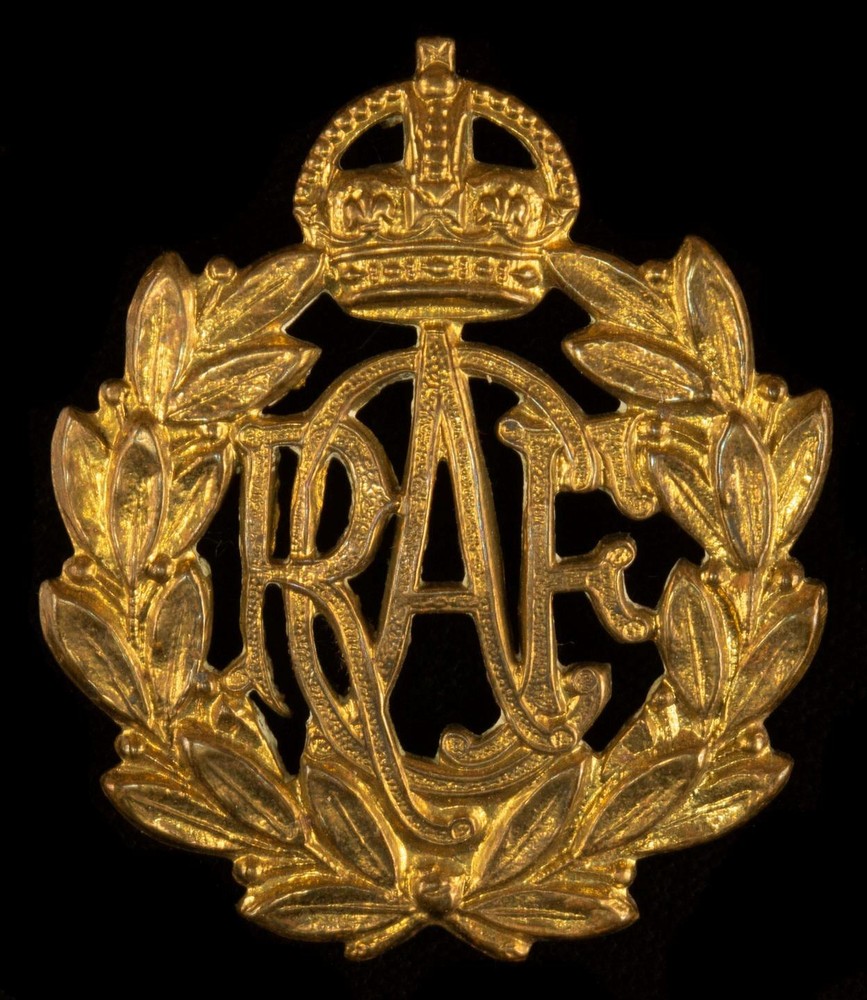WWII Royal Canadian Air Force RCAF Cap Hat Badge