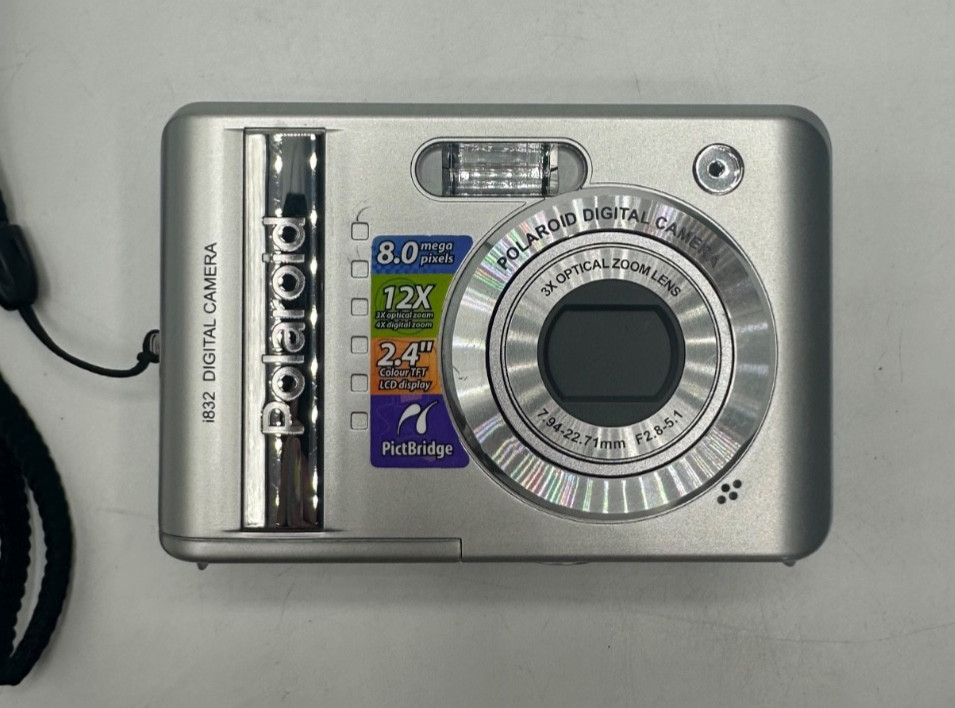 Polaroid i832 8.0 MP Digital Camera Silver + Polaroid Case Untested Parts