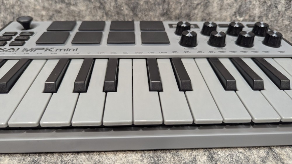 Akai Professional MPK Mini MK3 25-Key USB MIDI Keyboard & Pad Controller