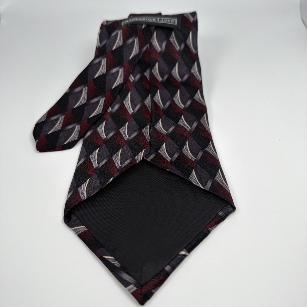Alexander Lloyd 100% silk patterned tie 63”x4” long necktie