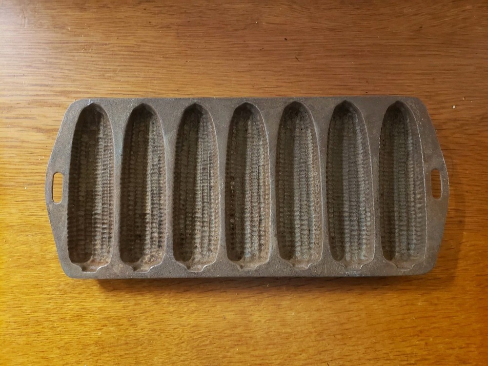 Vintage Cast Iron 7 Stick Corn Cob Cornbread Pan