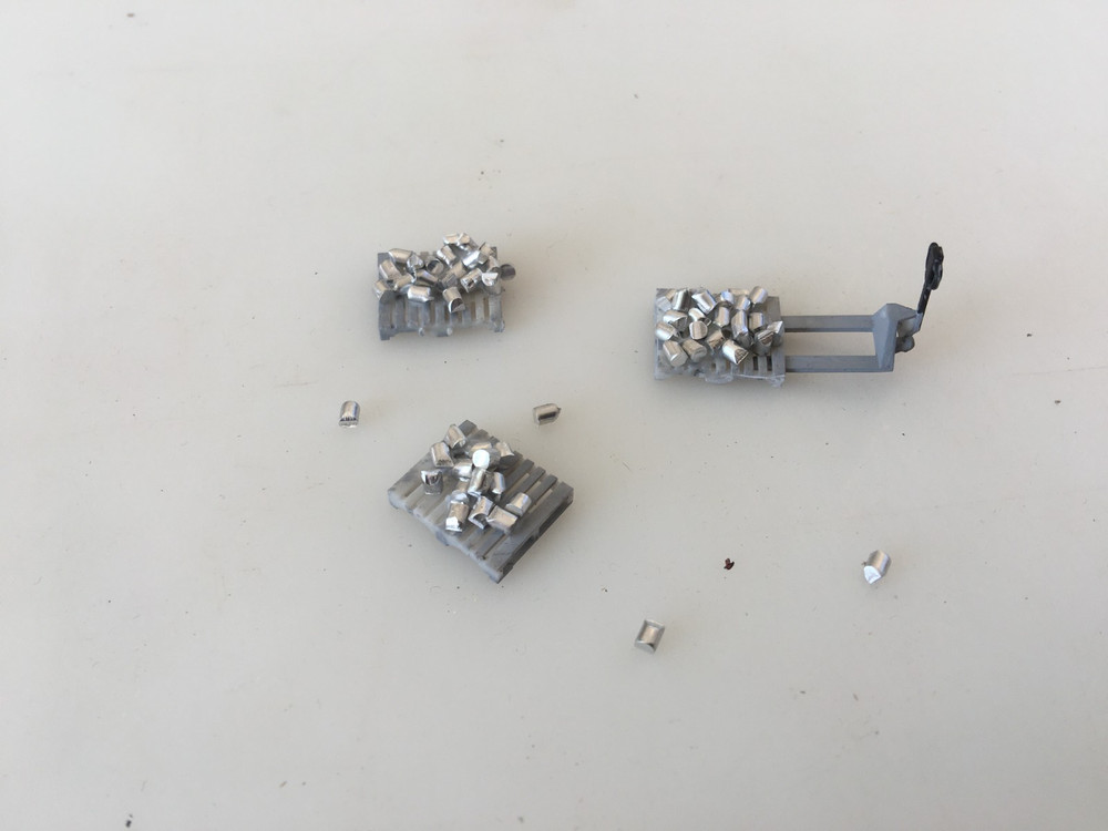 SILVER! 3 Weathered Pallets Loaded With Silver & Pallet Jack HO Scale
