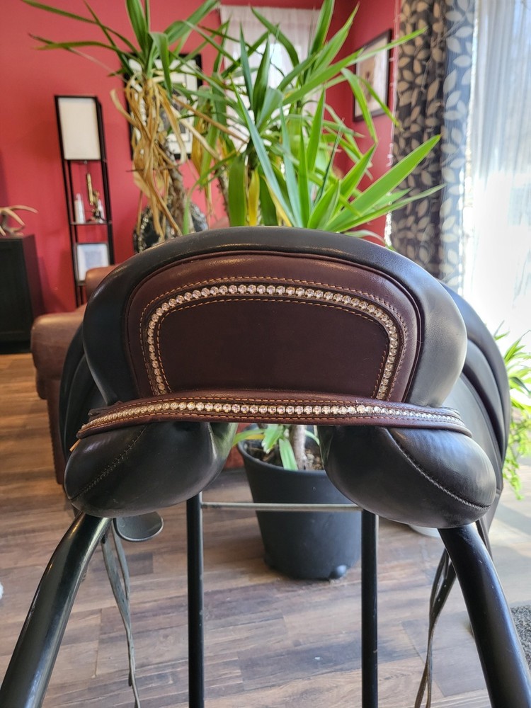 Macrider Evolution Dressage Saddle 17.5"