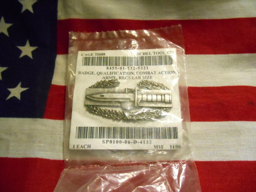 COMBAT ACTION BADGE ARMY REGULAR SIZE SILVER OXIDE NIP