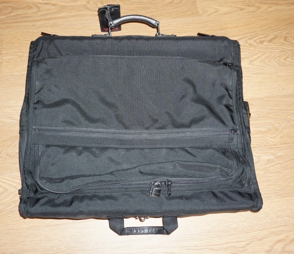 TUMI GARMENT BAG LUGGAGE READ!!!