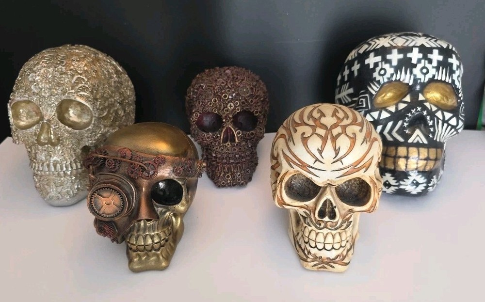 Skull Decor Figurines, Lot Of 5