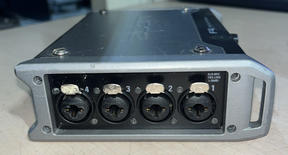 ZOOM F4 MULTITRACK FIELD RECORDER 6-INPUT 8-TRACK