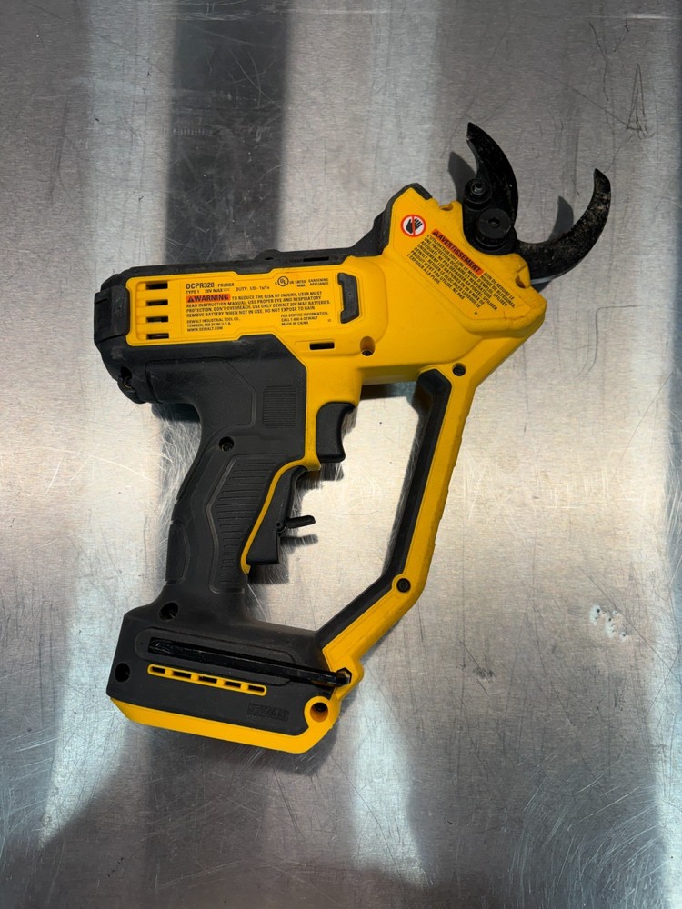 DEWALT 20V MAX Cordless Battery Powered Pruner (Tool Only)