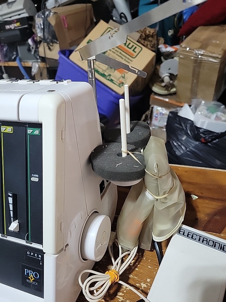 Elna Pro 905 DCX Serger Sewing Machine With Pedal
