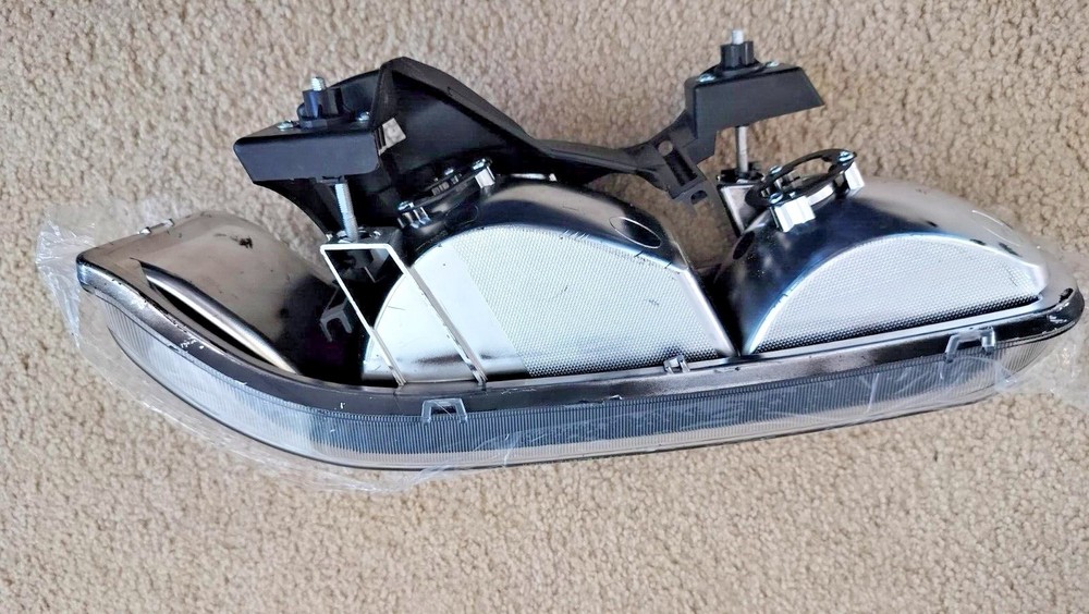 Chevrolet Silverado 2000 - Left Side Headlight CV10083-H **New Without Box**