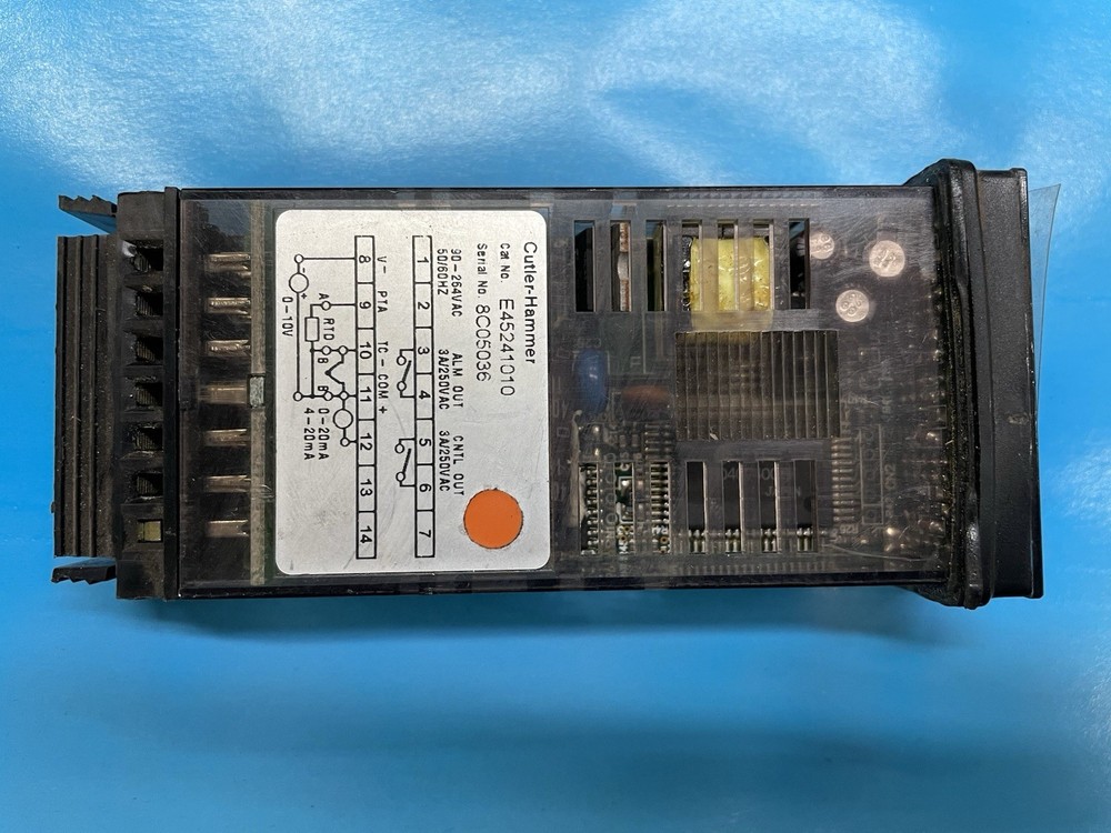 Cutler-Hammer E45241010 Temperature Controller